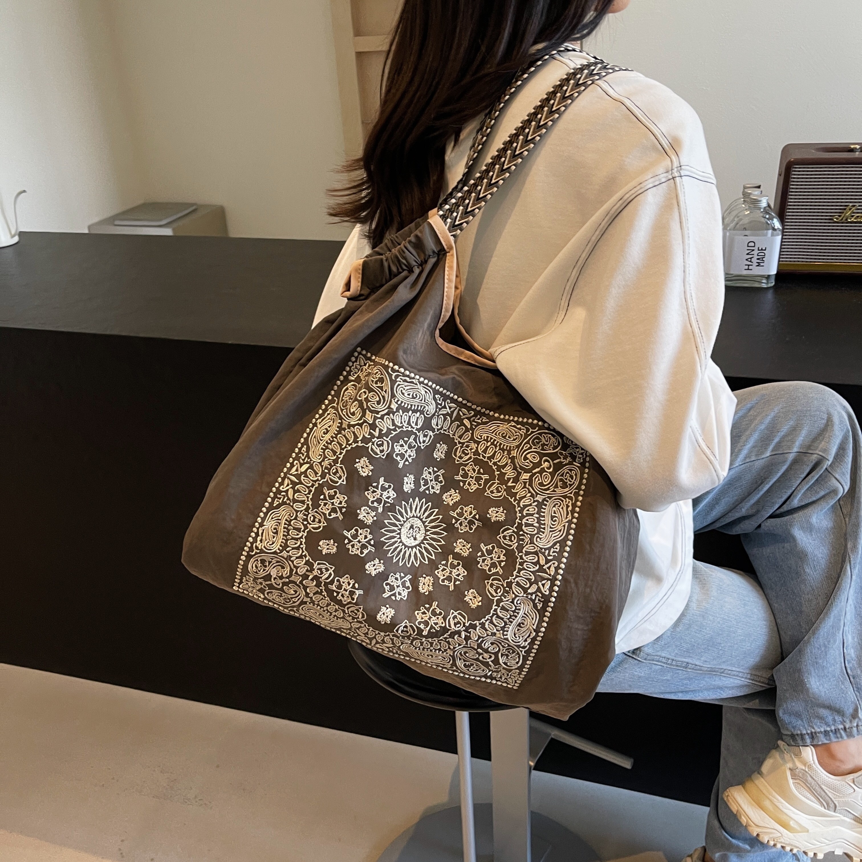 

Sac fourre-tout brodé vintage avec bandoulière, grande , sac à bandoulière décontracté et élégant doublure