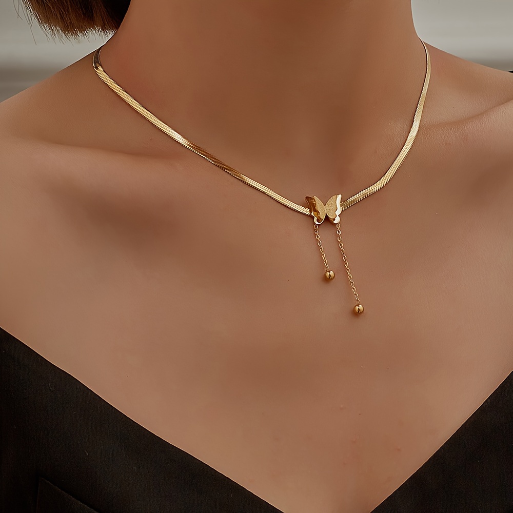 

Collier élégant en acier inoxydable avec pendentif papillon double couche pour femme, adapté à un usage quotidien.