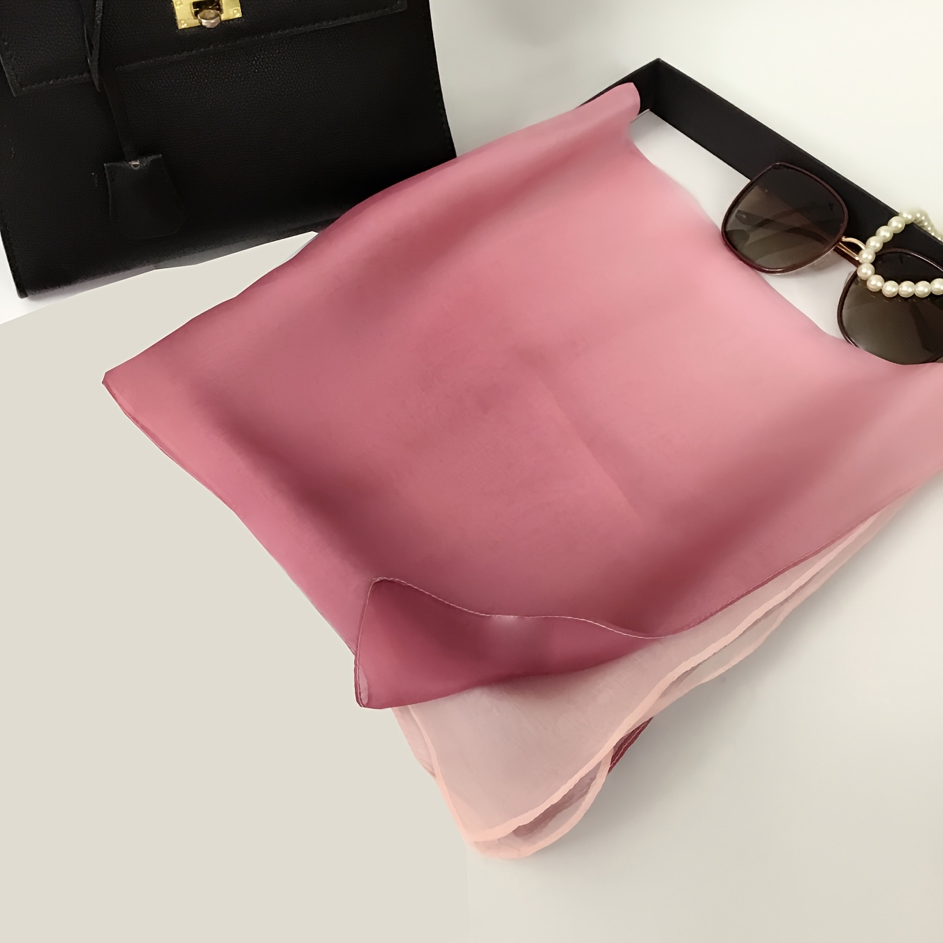 E-shop Damen 25,59-Zoll Großer 100% Maulbeerseiden-Schal – Ombre Pink zu Lavendel/Lila Verlauf, Leichter Atmungsaktiver Schal & Halstuch, Weicher