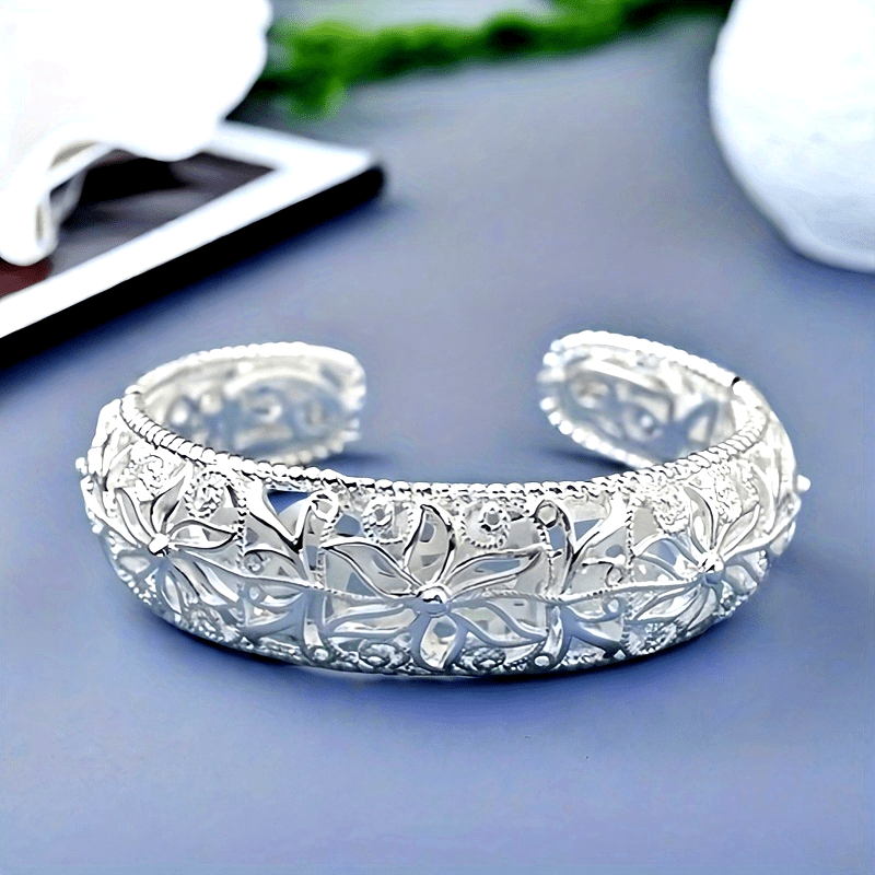 

Foot Silvery S999 Bracelet Sterling Silver Bracelet Ladies' Opening Bracelet Adjust The Size To Send Mother Holiday Gift Silvery Weight 32 Grams/ 1.12 Ounces.