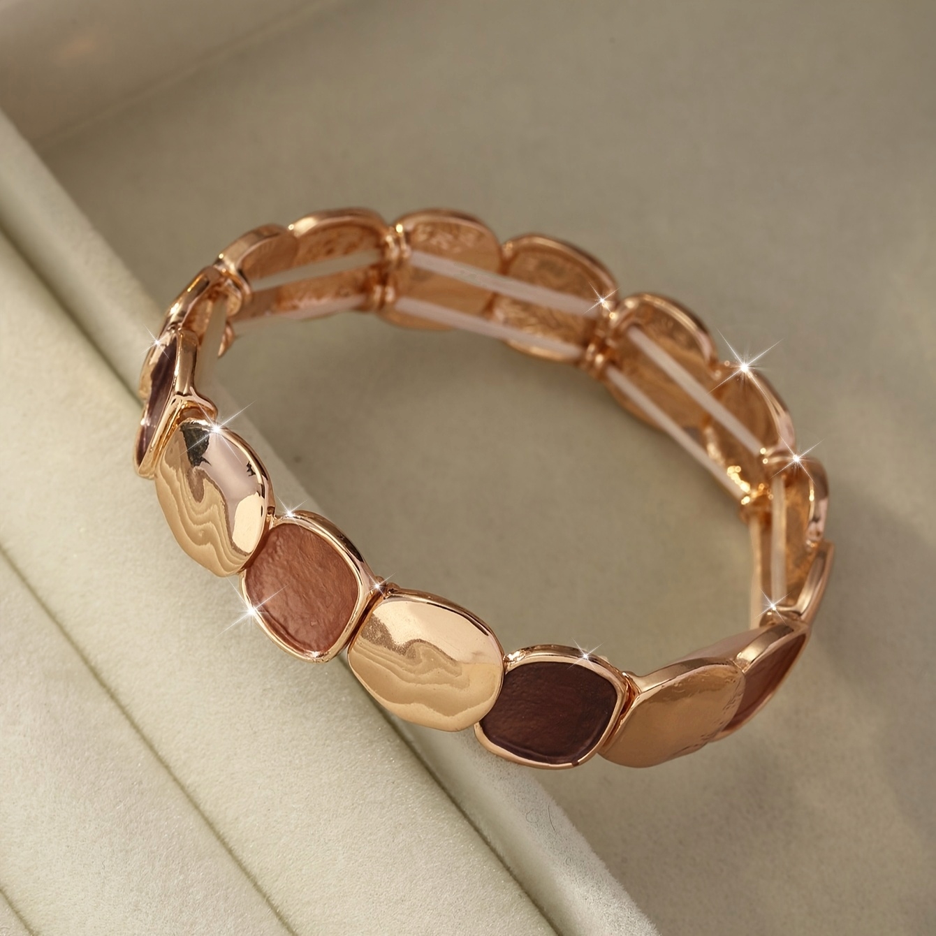 1pc Vintage Style Elegant Zinc Alloy Plated Kc Golden Elastic Bracelet Bracelet Irregular Square Unisex Bracelet