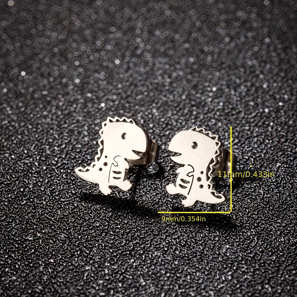 Men's Casual Dragon Patterned Earrings, Versatile Style