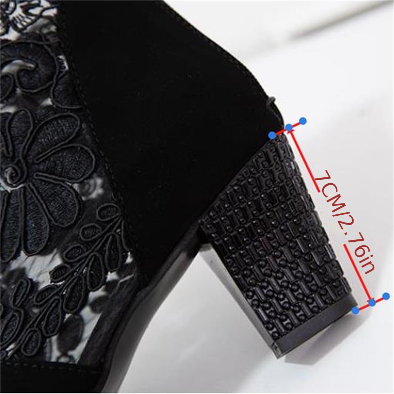 Women's Embroidered Chunky Heeled Pumps