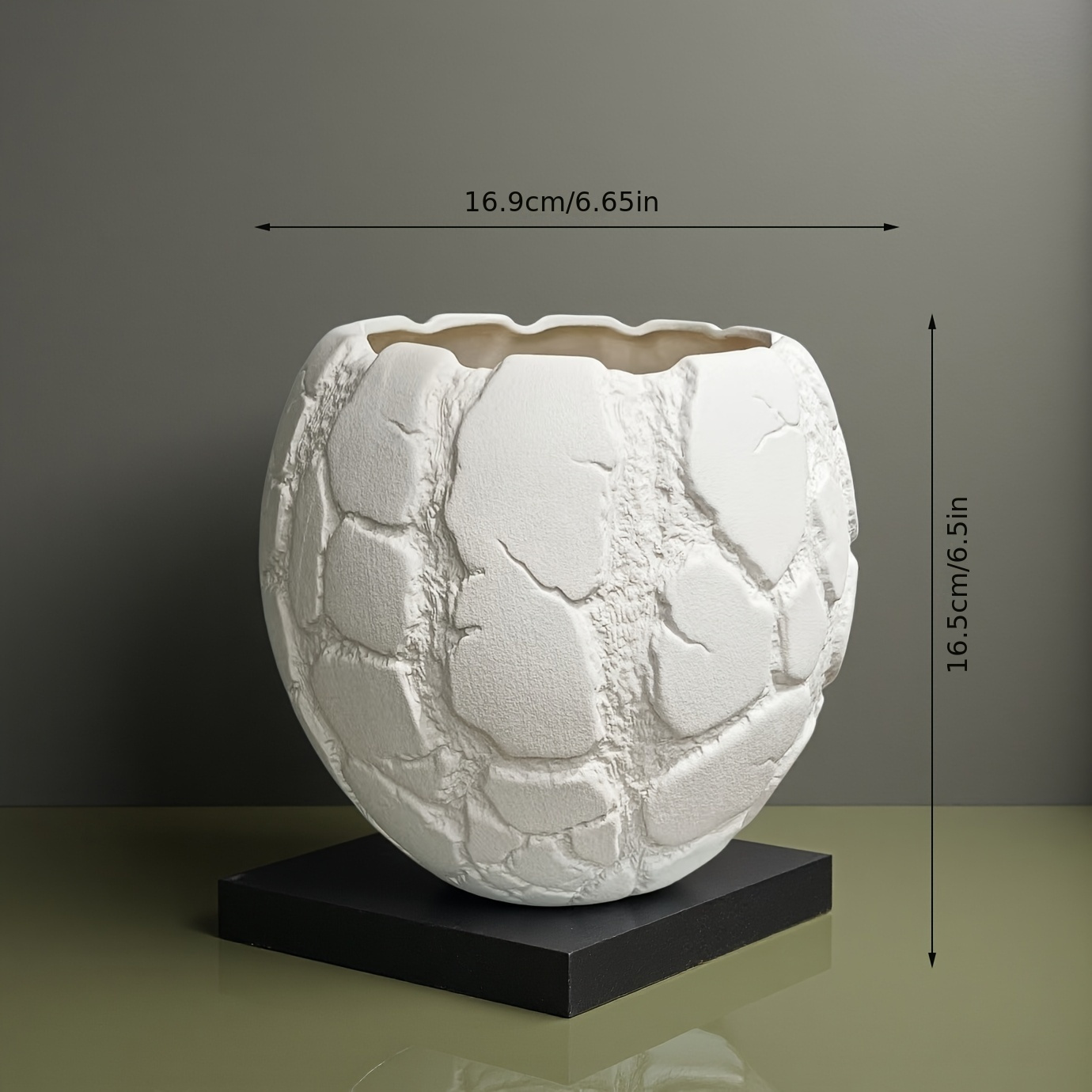 A Stylishly Designed Ceramic Planter, a Planter Without Drainage Holes, a Hydroponic Planter for Green Plants, Handcrafted, White Ceramic Planter, Suitable for Both Indoor and Outdoor Use, Can Also Be Used as a Home Decor Vase, a Sculptural Planter