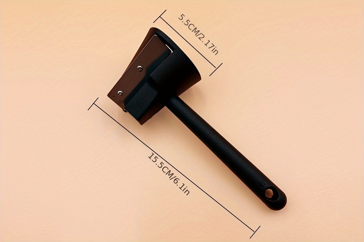 Con solo un suave rodillo, puedes crear flores de frutas. Esta herramienta de cocina multifuncional es perfecta para pelar y tallar verduras y frutas, creando hermosas decoraciones de pepino y zanahoria para tus platos. Es un excelente asistente para un