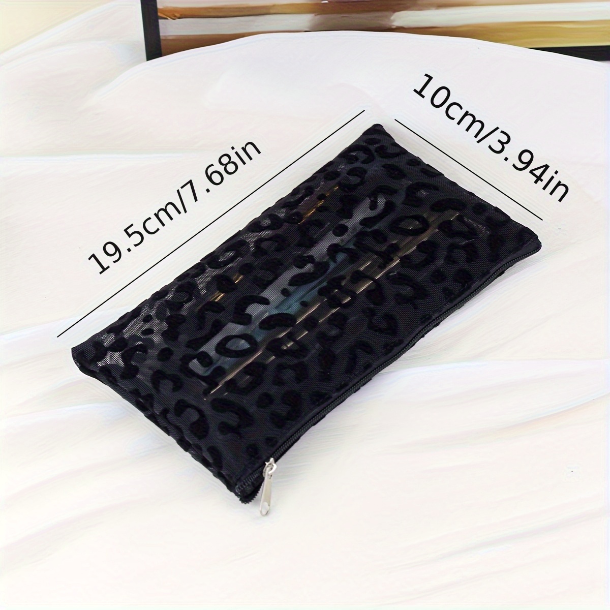 TEMU Una elegante e minimalista borsa porta trucchi, questa custodia traspirante con stampa leopardata una chiusura a zip e una forma ottagonale, che