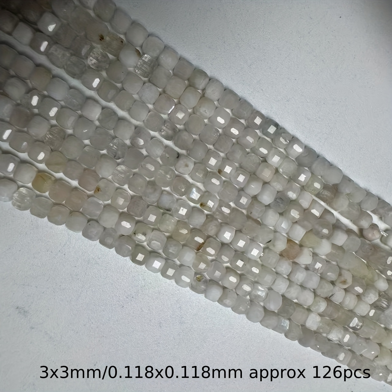 E-shop Ca. 126 Stück 3X3mm Natürliche Mondstein Facetten Quadratische Perlen - Atmungsaktive Lose Spacer Perlen - Leichter Luxus Exquisit - für