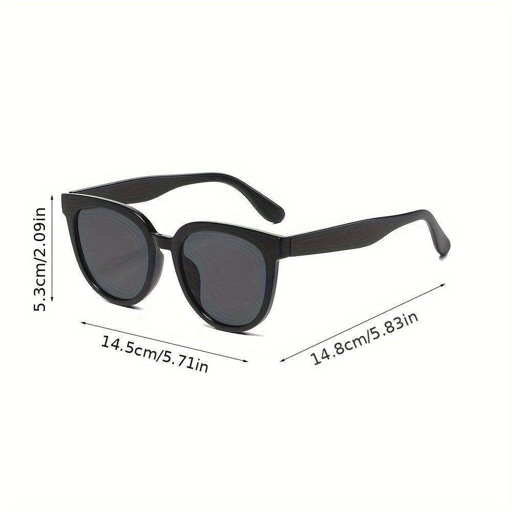 trendy womens glasses 2025 featuring classic round retro  display picture 1