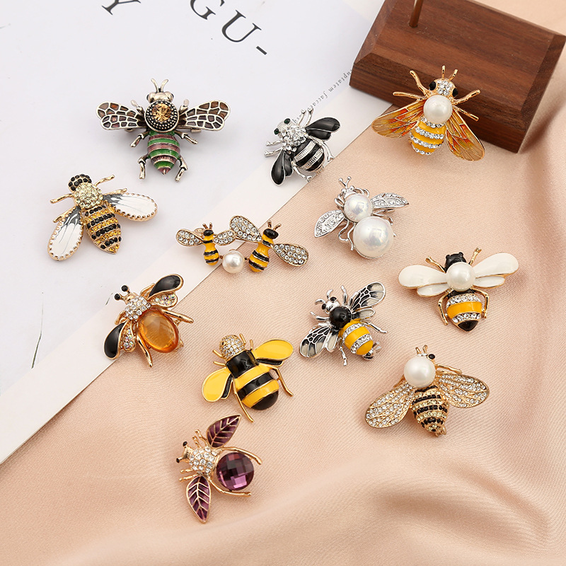 1pc Vintage Insect Shaped Brooch Creative Zodiac Sign Zinc Alloy