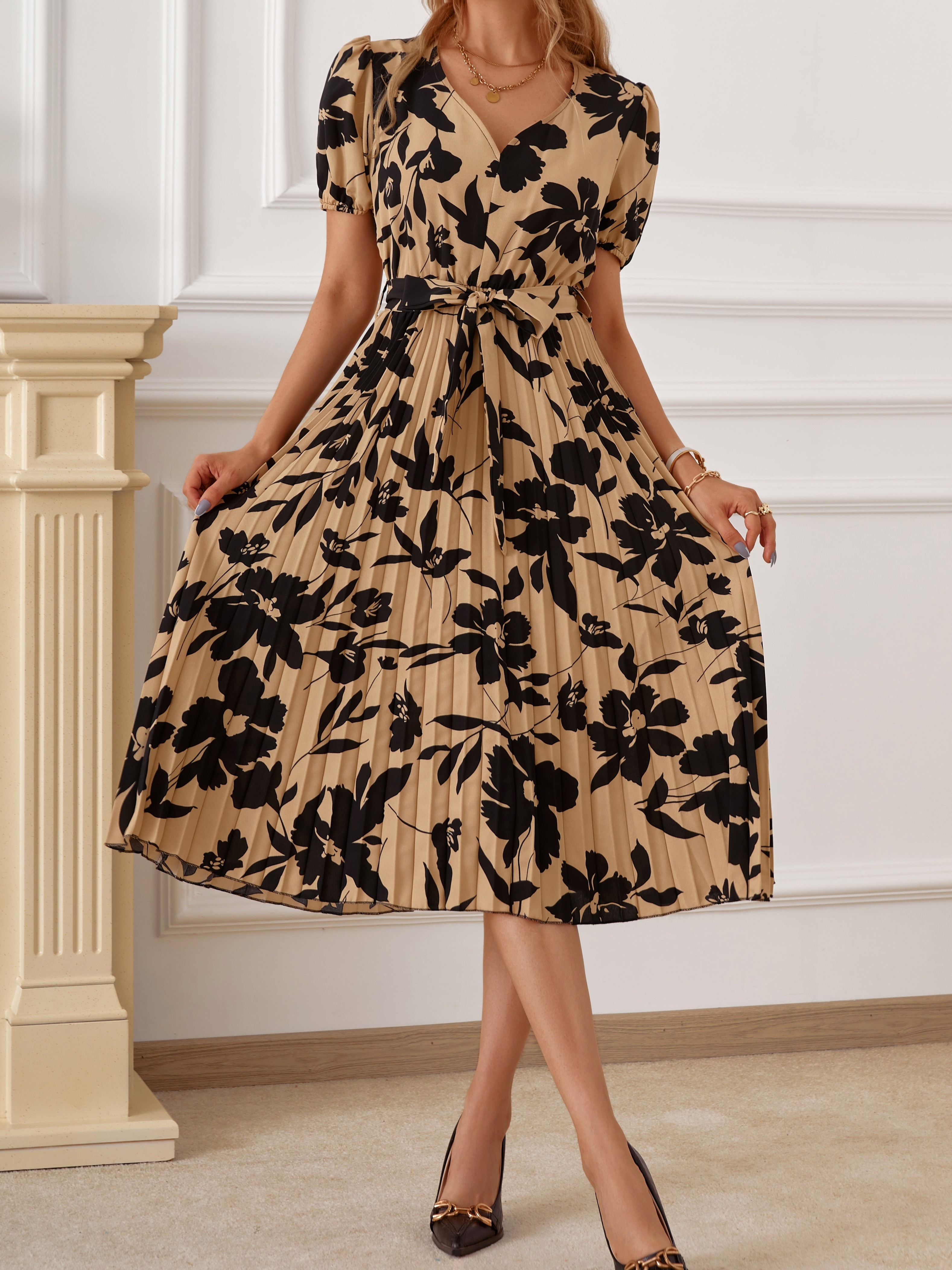 Round Neck Ditsy Floral Print Pleated Dress Below Knee Length