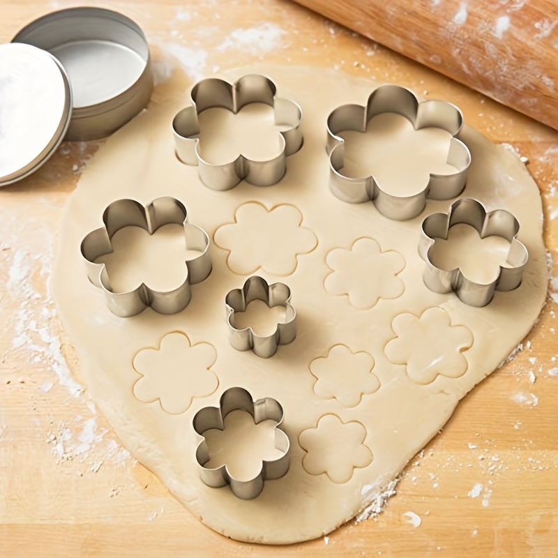 https://img.kwcdn.com/product/flower-shaped-cookie-cutters/d69d2f15w98k18-19089fcb/Fancyalgo/VirtualModelMatting/d1ad5dbc4b8ef64a4d80cc1fcf06b220.jpg?imageView2/2/w/500/q/60/format/webp