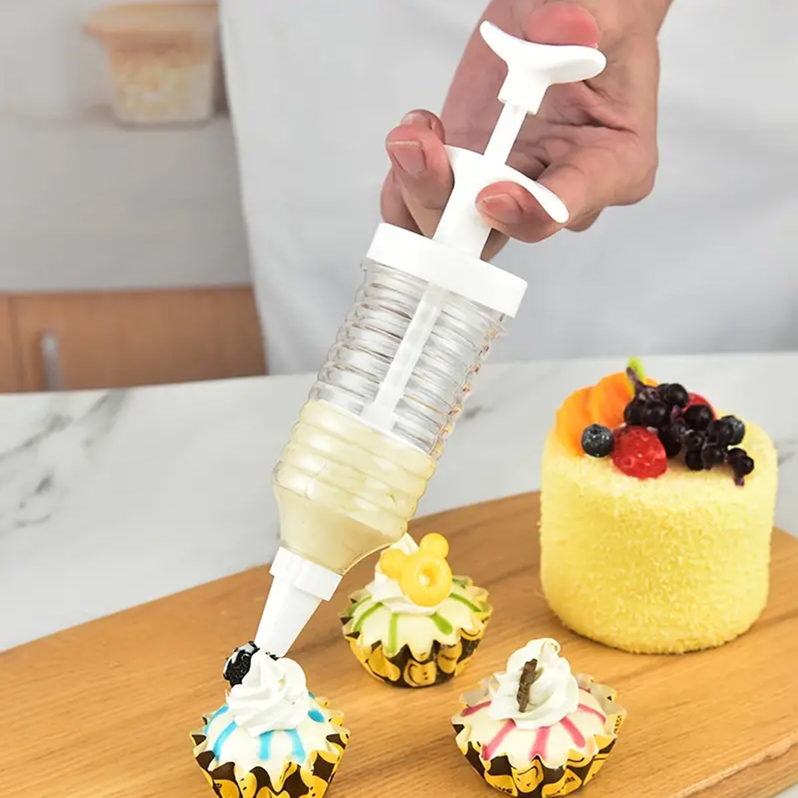  Icing Decoration Gun Set Dessert Decorating Decorator Syringe  Cake Decorating Tool 6 Russian Piping Icing Nozzles Cream Scraper Cupcake  Frosting Filling Injector Cake Icing Tools: Home & Kitchen
