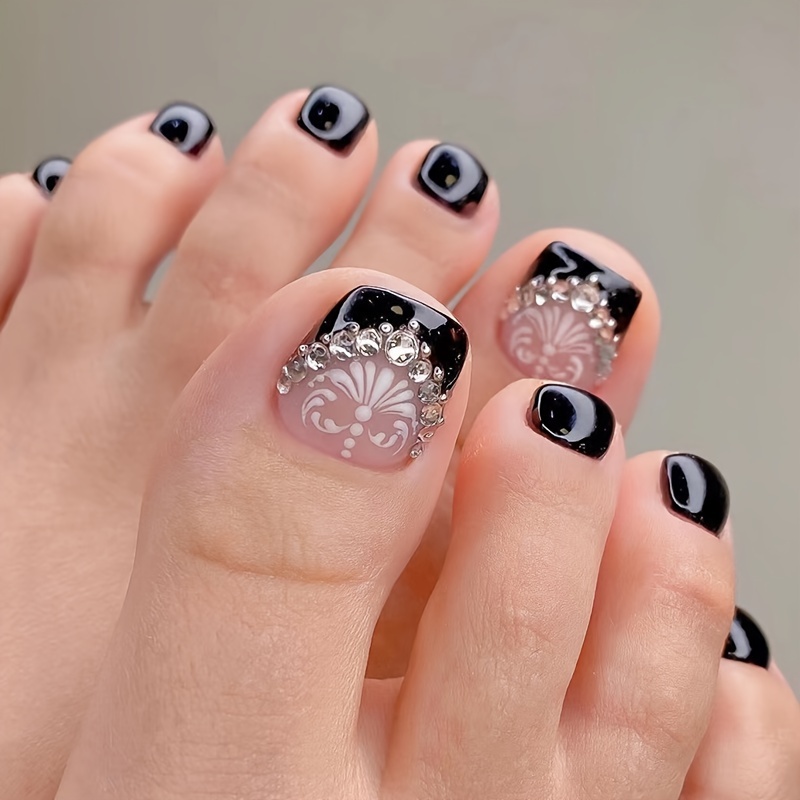 French pedicure deals with design