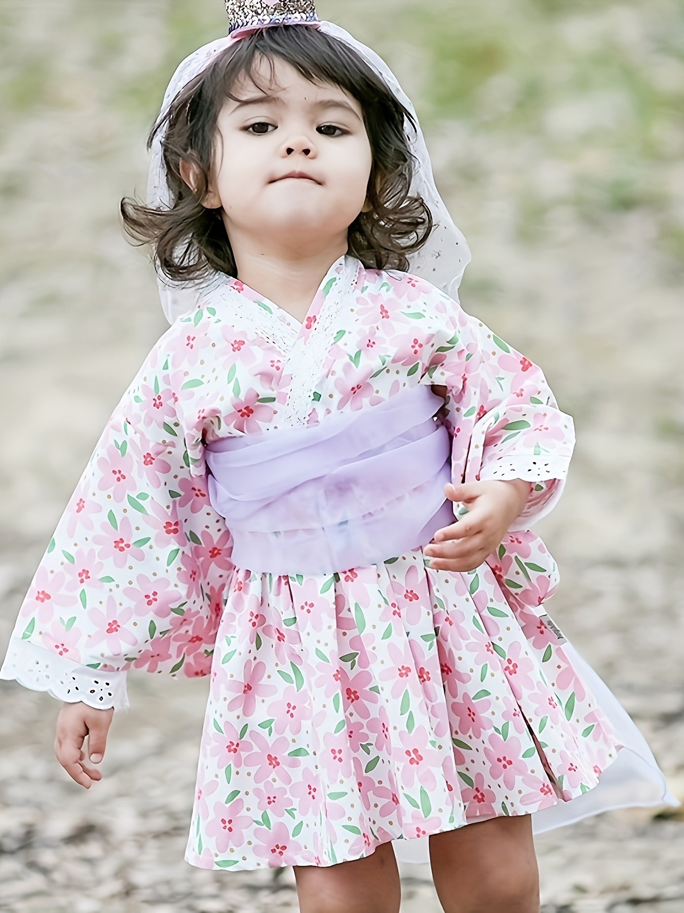 bebé niña asiática vestirse con lindos vestidos de moda para bebés