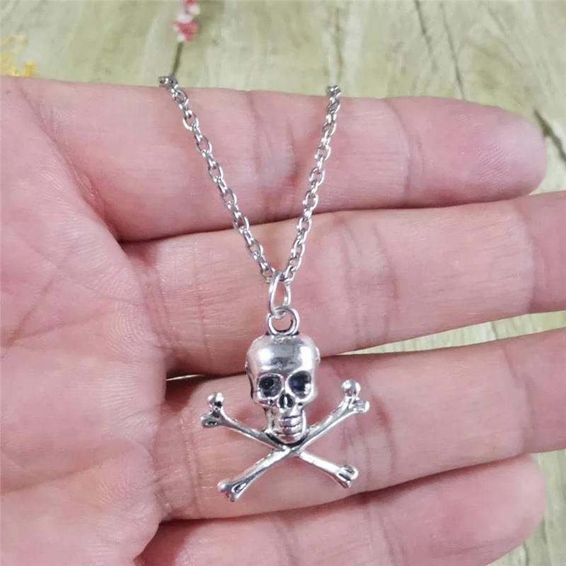 1pc Hip Hop Fashion Skull Pendant, Long Hip Hop Glow in The Dark Evil Light Up Skull Necklace, Trending Party Jewelry, Jewels for Men and Women