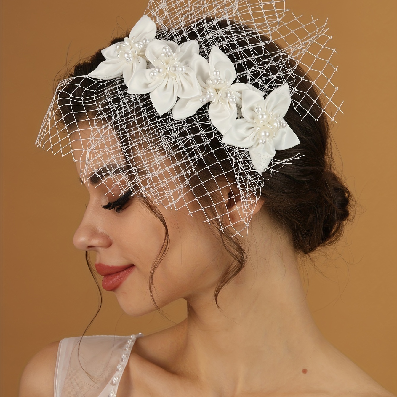 One Blushing Bride Short Birdcage Bridal Veil with Crystals, Chin Length with Comb Off White / Diamond White / with Scattered Pearls