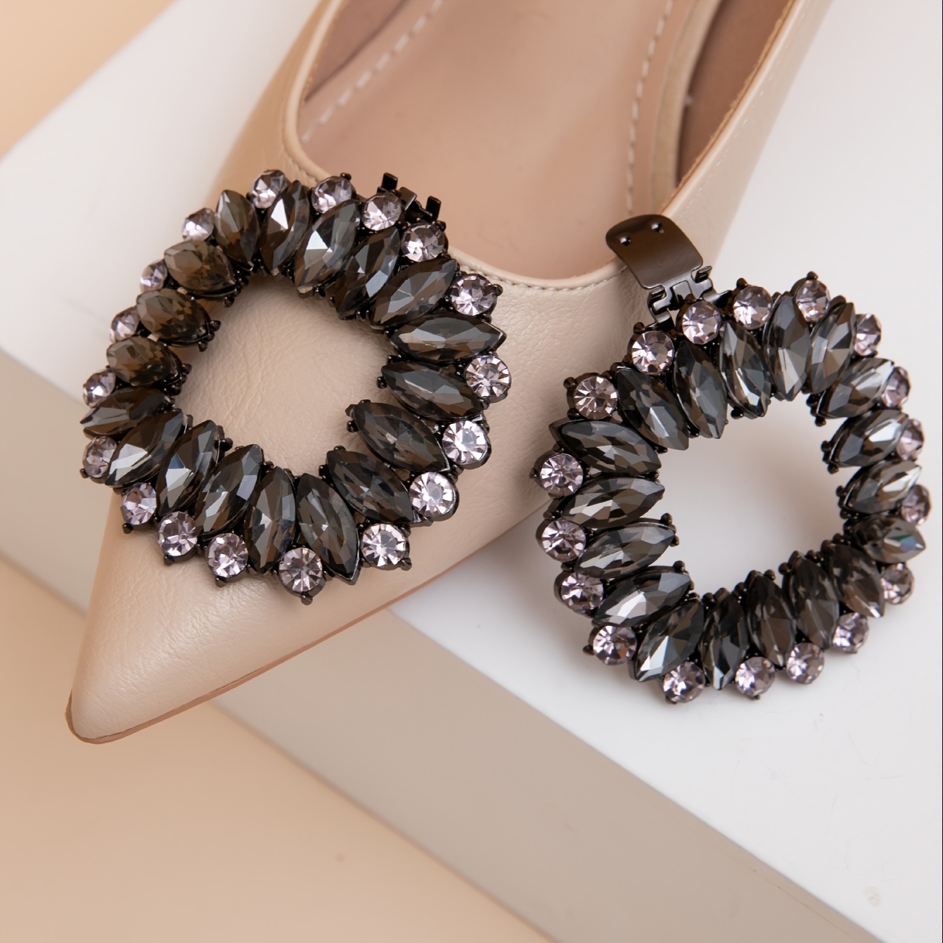 Fashion Decorative Shoe Clips Oval Rhinestone Shoe Embellishment Detachable  Pumps Shoe Accessories for Wedding Party Decor