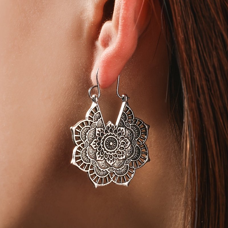 Vintage Silver Color Flower Earrings Ethnic Metal Round Carved Plant  Blossom Plant Inlaid Stone Dangle Hook Earrings for Women