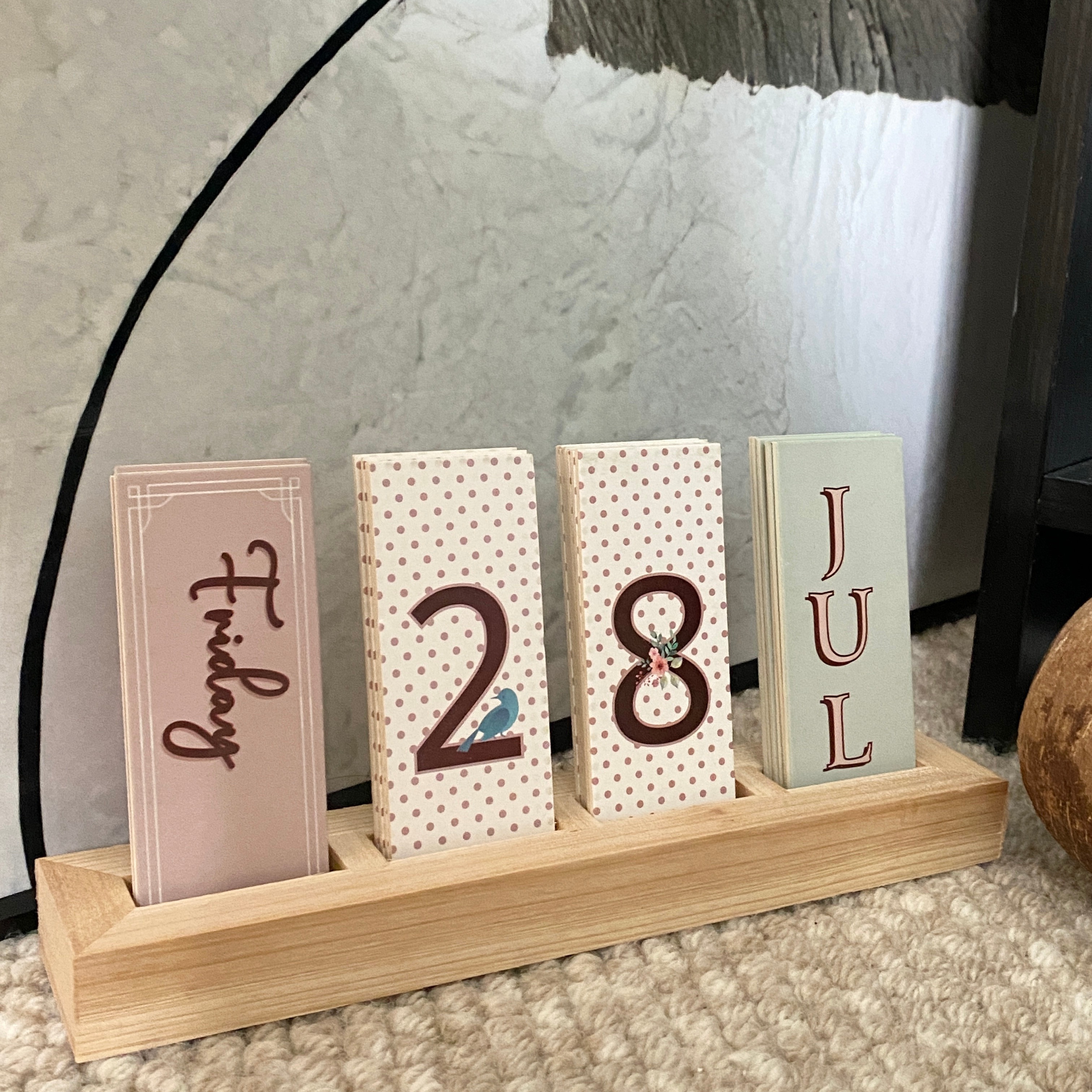 8.5 Inch Perpetual Calendar Wooden Home and Office Decor -Vintage Wooden  Disc Perpetual Desk Calendar Brown