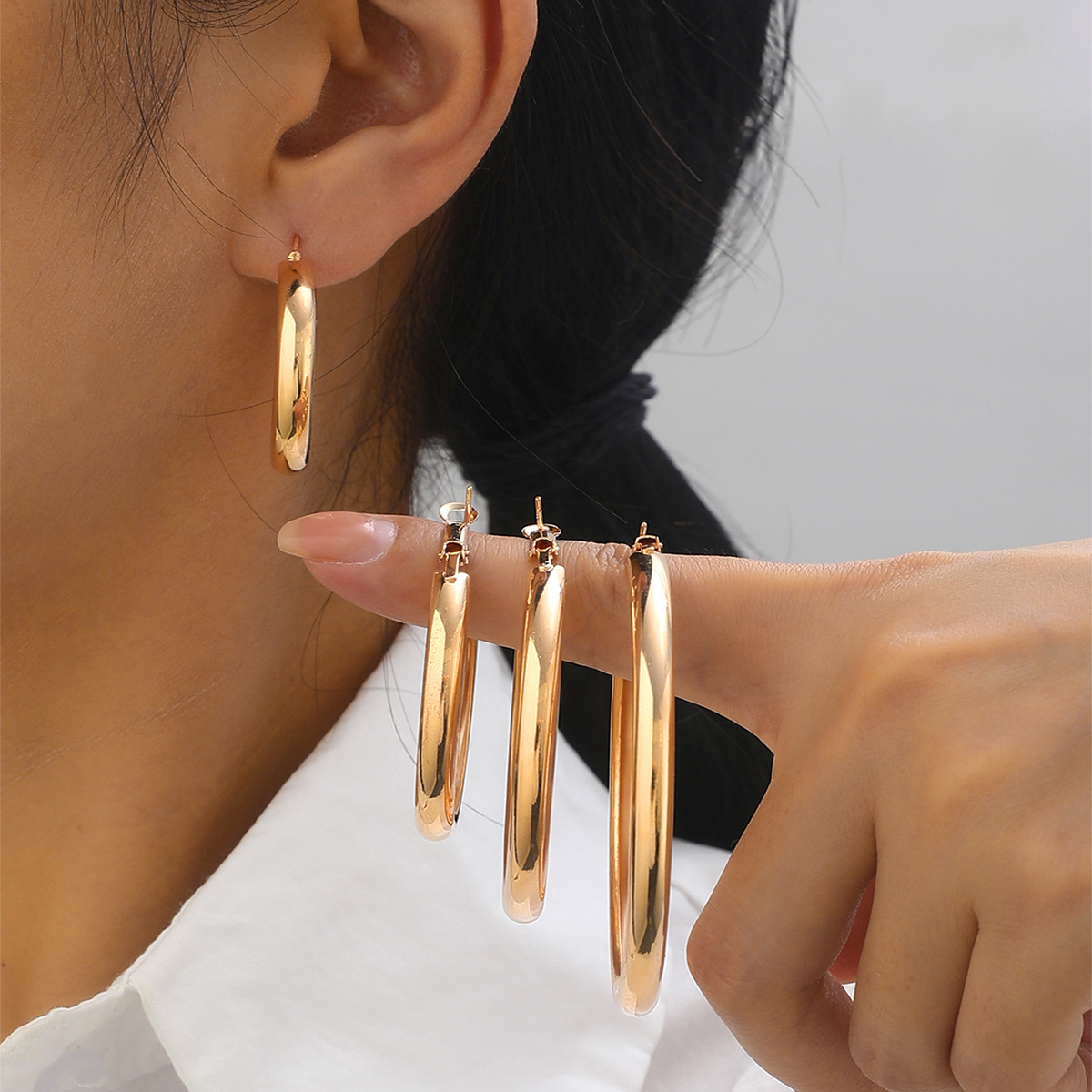 Luvente Yellow Gold Hoop Earrings — Màti