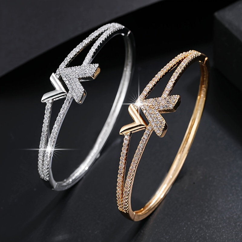 V Letter Bracelet For Women, Fashionable And Non-fading Titanium Steel  Gold-plated Jewelry, Wrist Decoration - Temu