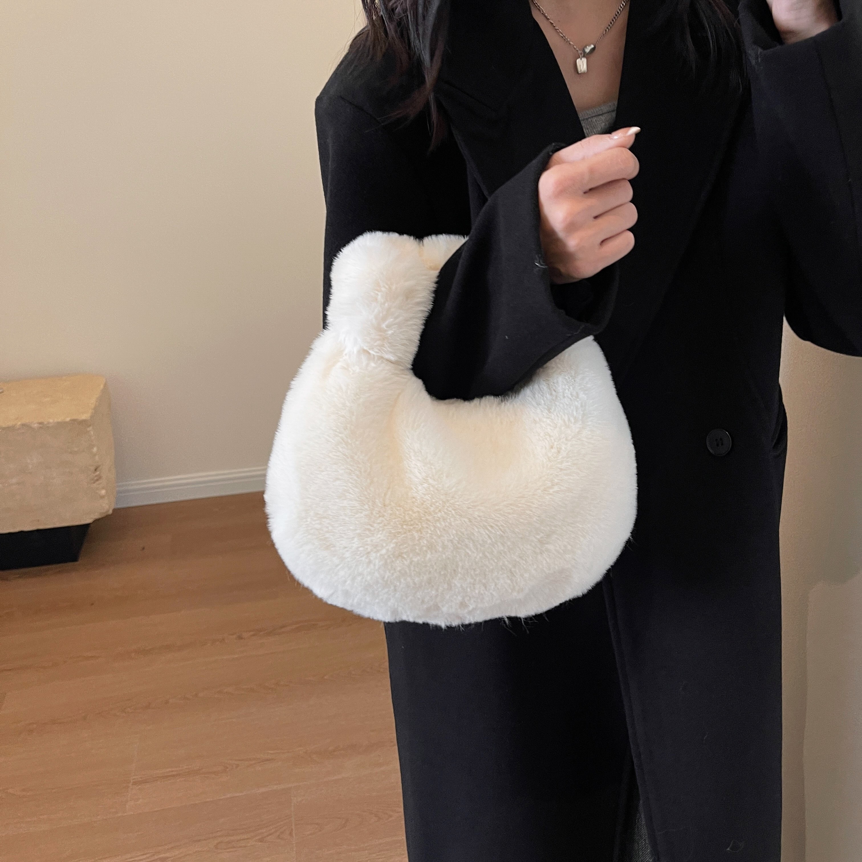 Fashion Cute Fur Makeup Bag for Women Zipper Large Solid Color
