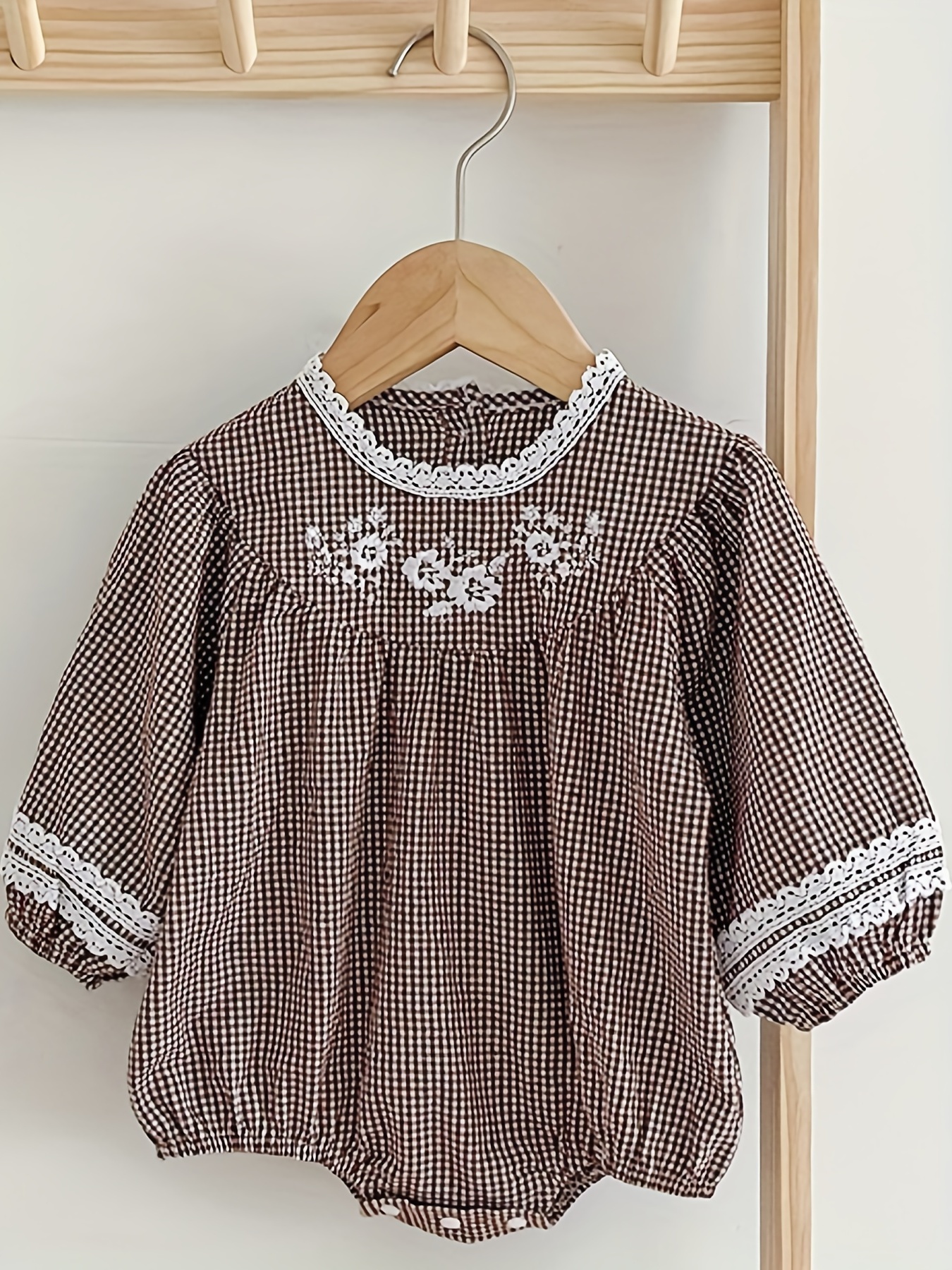 Fashion Female Clothing Embroidery Blouse Cotton Korean Flower Shirt -  China Women Shirt and Long Sleeve Shirt price