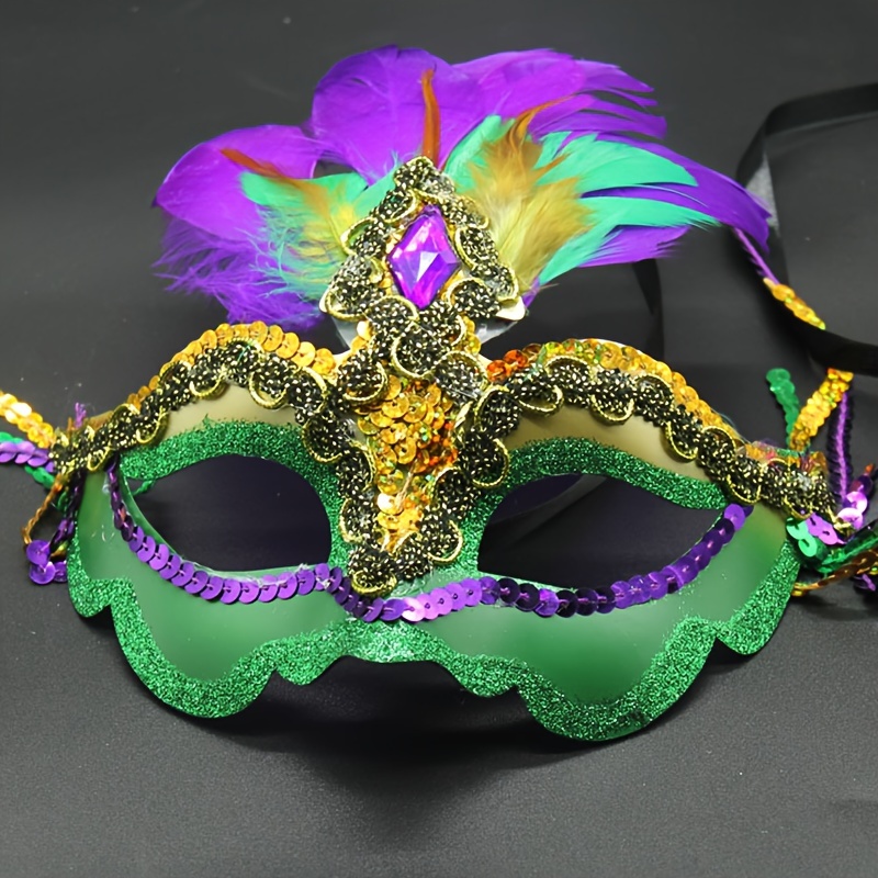 Masque De Carnaval Vénitien Et Décoration De Perles. Fond De Mardi Gras