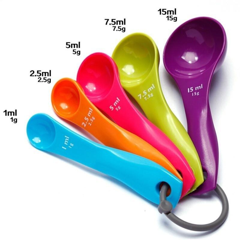  Cucharas medidoras de 5 piezas/juego de cucharas medidoras de  plástico coloridas, cucharas de medición de pastel de azúcar, herramientas  de medición para hornear de cocina (color : grande) : Hogar y