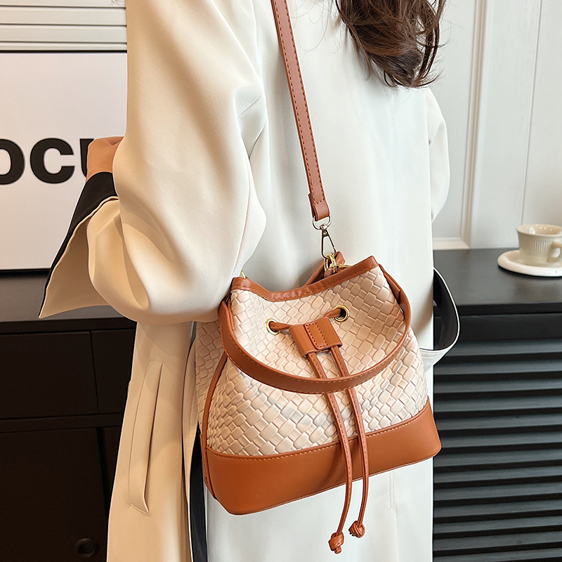 Elegant beg tangan For Stylish And Trendy Looks 