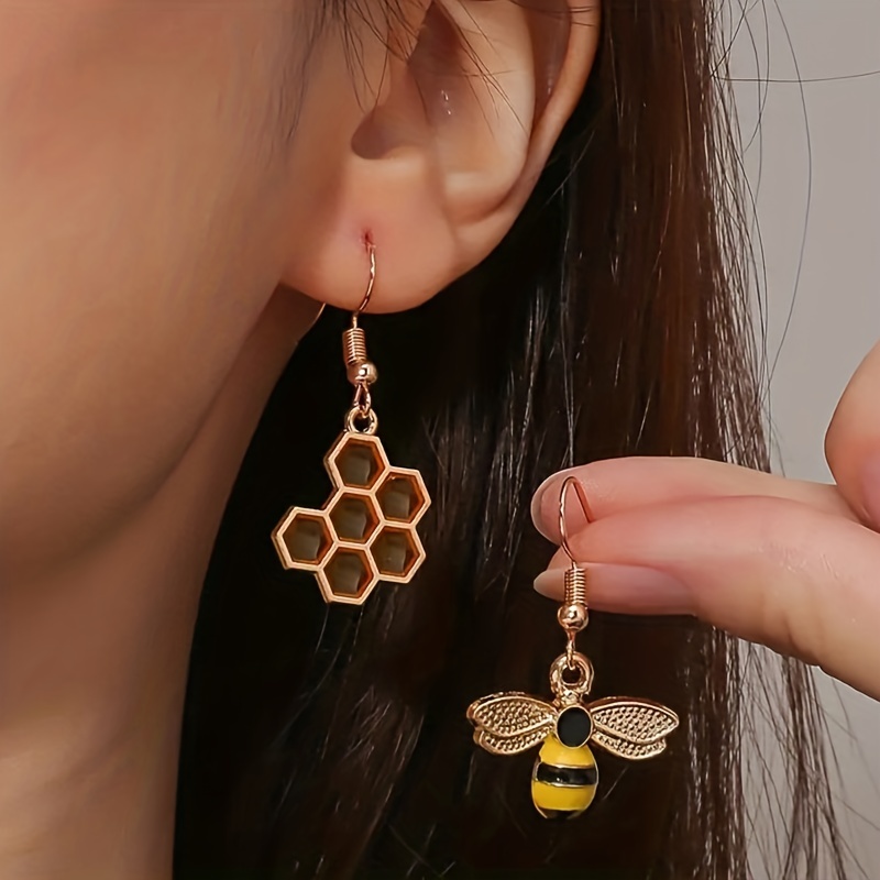 100 Pcs Bee Charms Bee Rhinestone Charms Pendants Rhinestone Honeybee Embellishment Crafting for Easter DIY Handmade Craft Jewelry Accessories