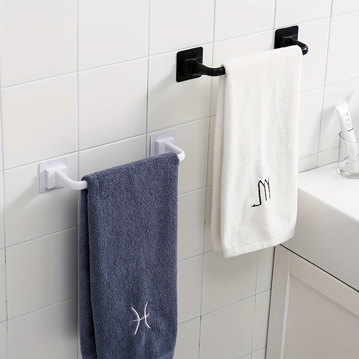  Toallero adhesivo para colgar toallas, barra de toalla sin  taladro, barra doble para montar en la pared con espacio de gancho de  aluminio para baño, cocina, color negro, 23.6 in 