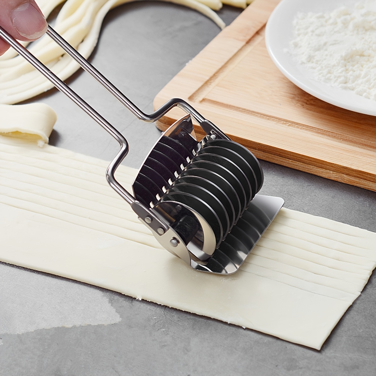 1Pc Manual Stainless Steel Spaghett Noodles Maker Knife Pressing Machine  Dough Shallot Garlic Roller Cutter Kitchen Tools