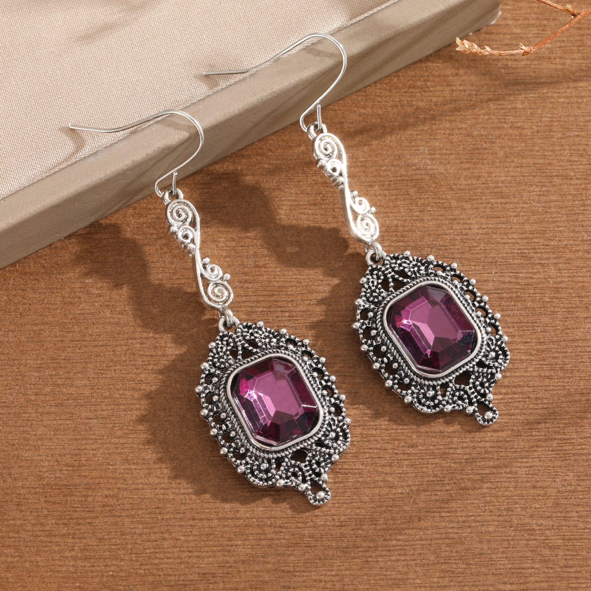 TEMU Pendientes colgantes para mujer con hueco de estilo bohemio retro con floral, incrustado con circonita sintética cuadrada , adecuados para