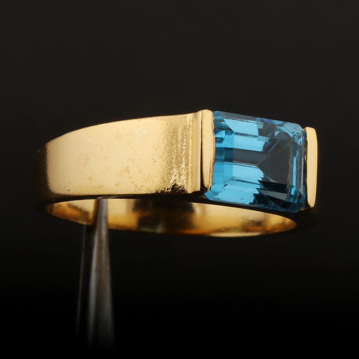 Fashionable Sparkling Women's Ring, Timeless Elegance