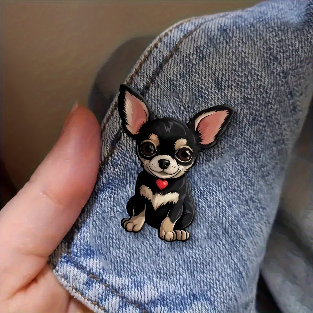 

1pc Acrylic Chihuahua Dog Brooch Pin, Fashionable Love Heart Collar Design, Unisex Accessory For Sweaters, Scarves, Coats, And