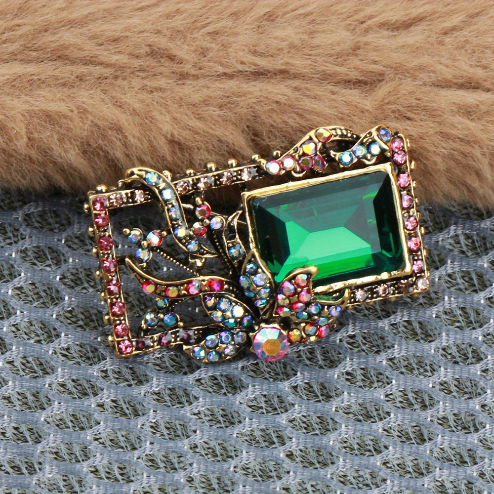 

Style Brooch Square Hollow Out Design Bust Fashion Pin Sweater Clothing Accessories