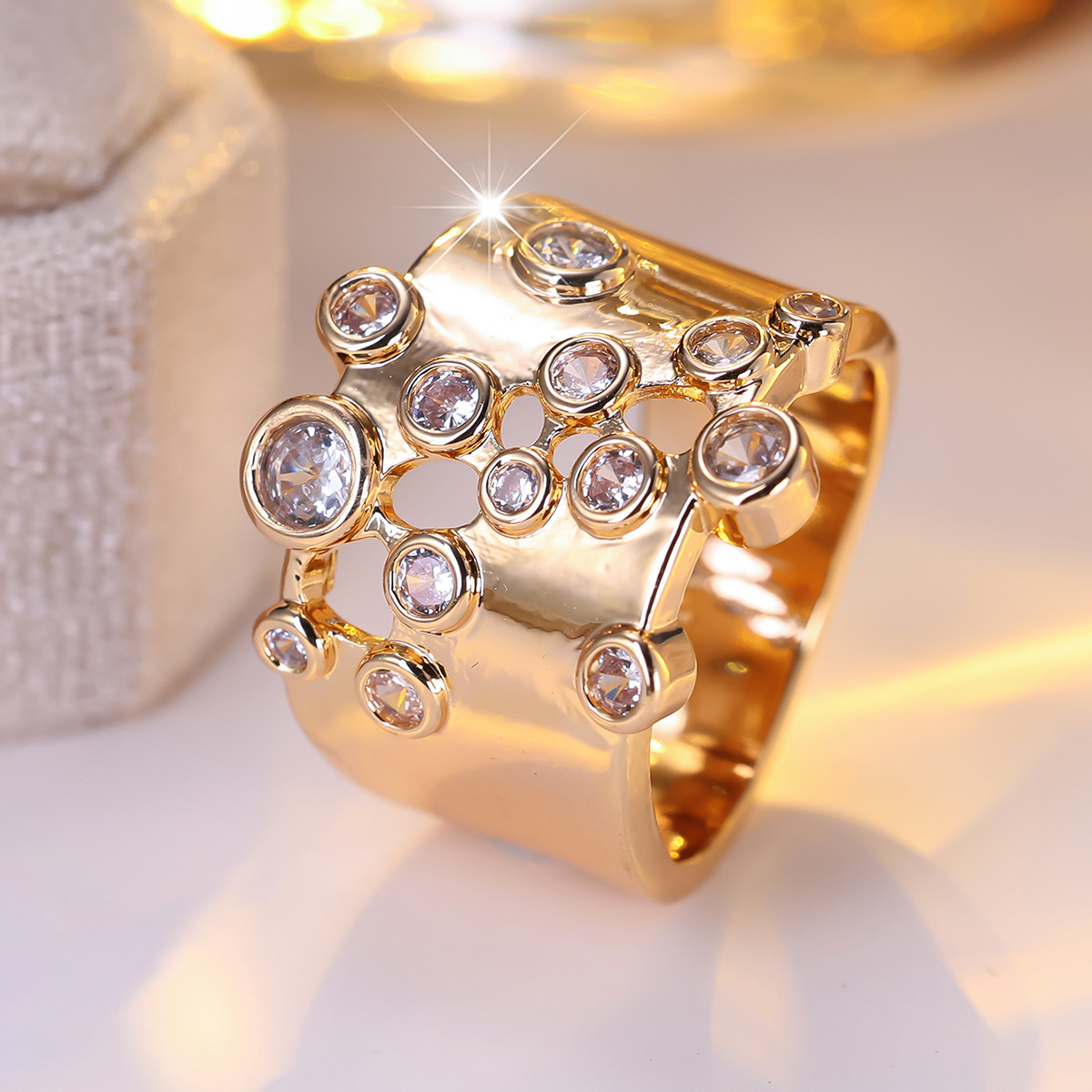 TEMU Angol A Personalized And Exquisite Geometric Ring Inlaid With White Synthetic Synthetic Synthetic Zircon​​, Fashionable And Trendy, A Holiday