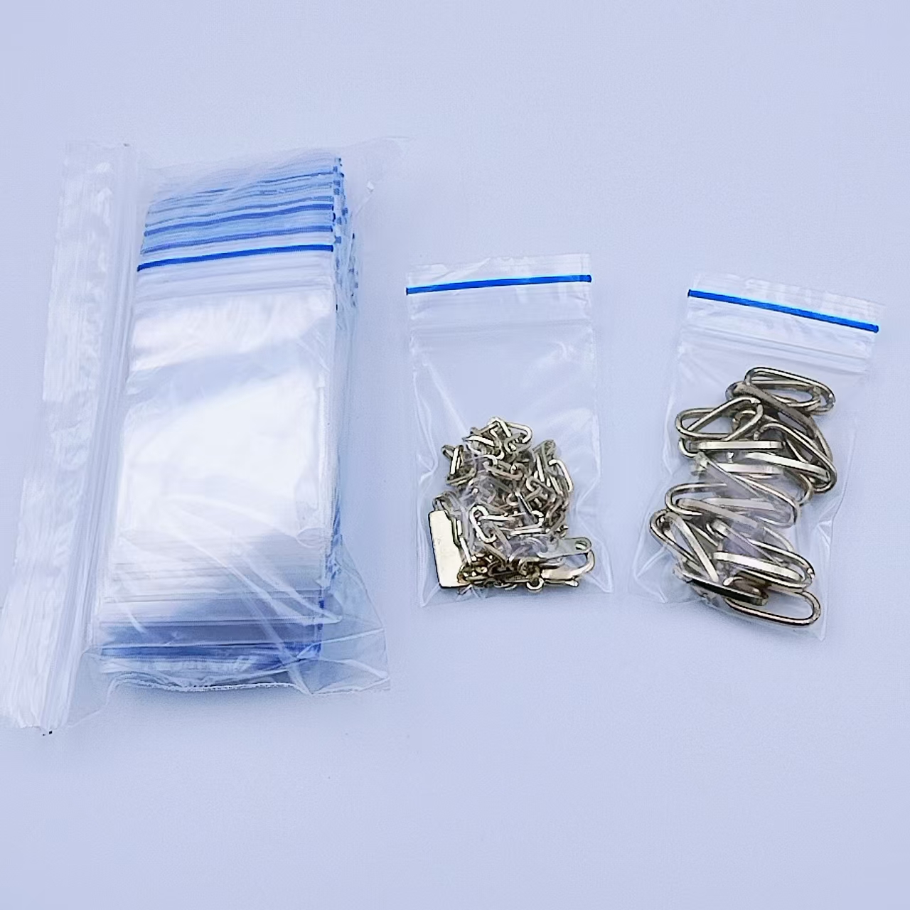 TEMU Een set van 99 transparante mini zelfsluitende plastic zakken van 1,57 inch bij 2,36 inch in blauw. Ideaal voor het verzamelen en sorteren van