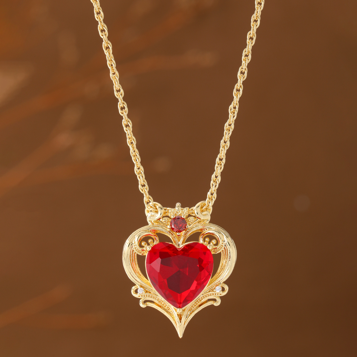 TEMU Collier pendentif pour femme, style bohème rétro, avec cadre extérieur , cœur incrusté, synthétique, relief, motif floral et petite synthétique.