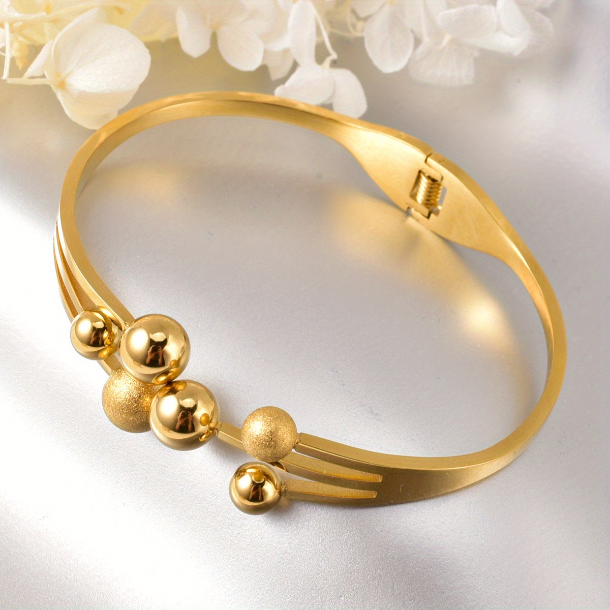 A Unique Design Stainless Steel Bracelet Featuring a Vintage Geometric Round Ball, Suitable for Everyday Wear for Both Men And Women