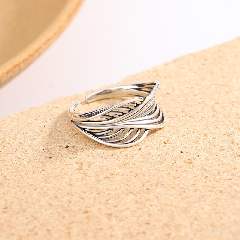 Vintage-Style Hollow Cross-Wrapped Ring for Women