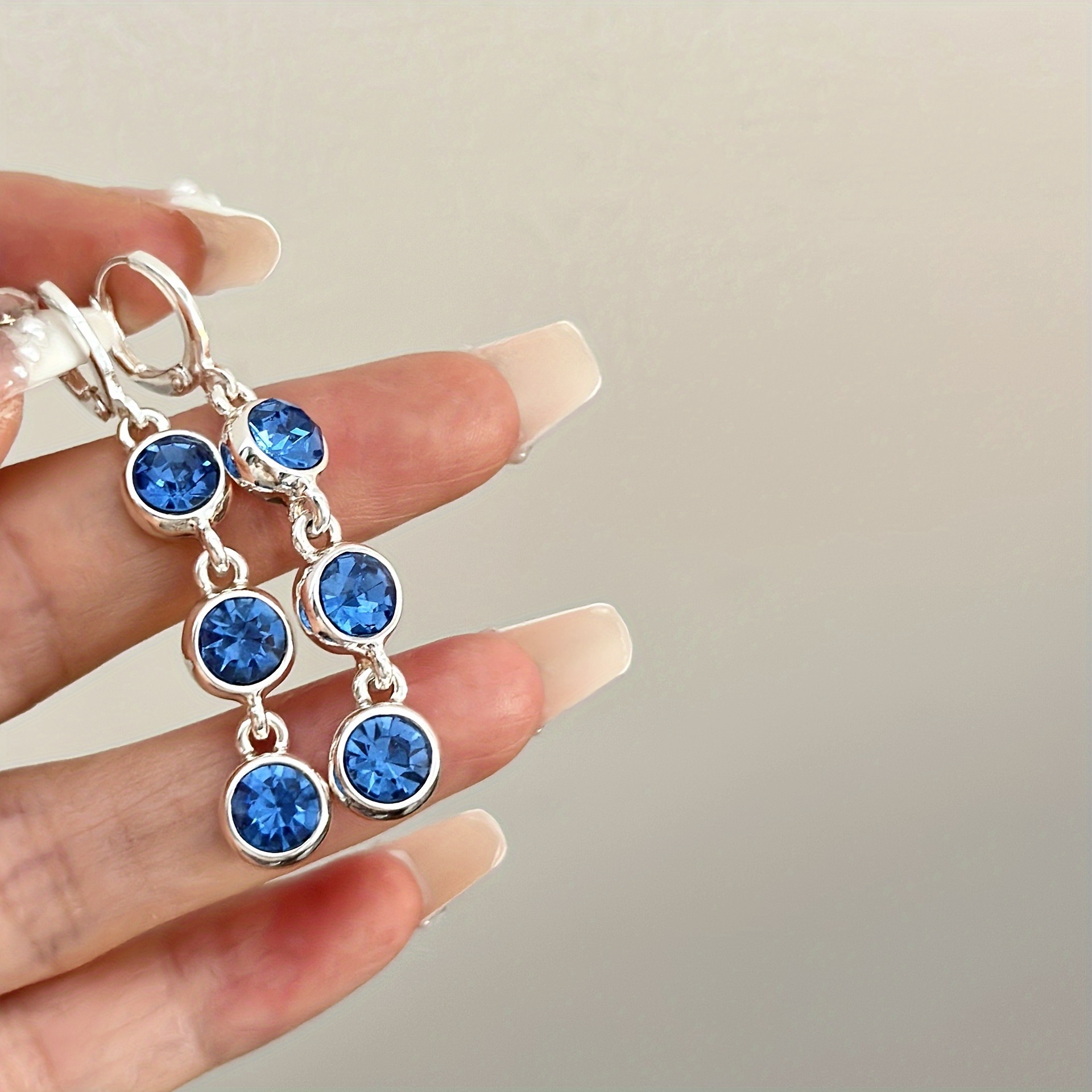 E-shop 1 Paar lange Ohrringe im Vintage-Boho-Stil, exquisite elegante lange Ohrringe, romantische stilvolle Charm-Ohrringe, Damen-Hängeohrringe für den