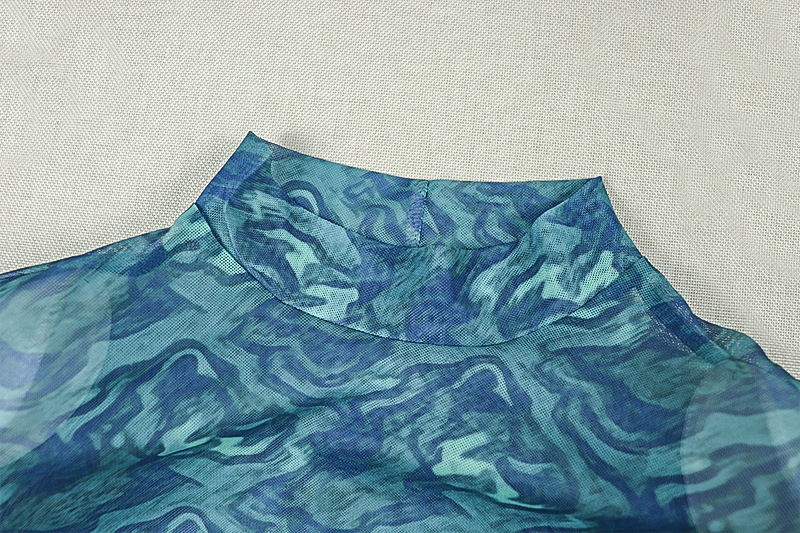 A Retro And Elegant Women'S Dress with a Fit, Round-Neck, Long-Sleeved, Loose And Comfortable Style
