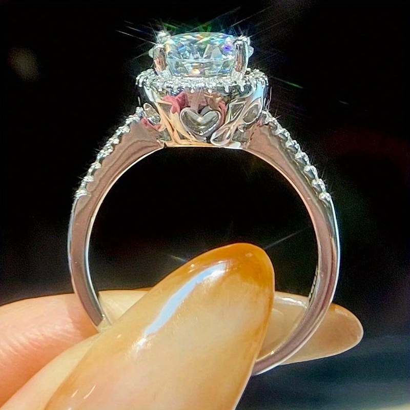 2 Carat S925 Round Moissanite Ring - Opulent and Elegant Style