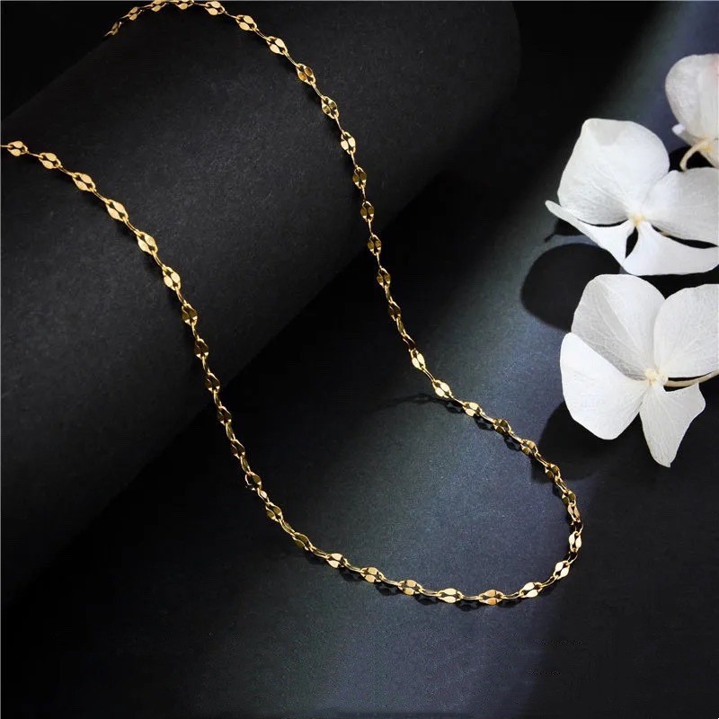 Women's Glossy Golden Lip Pendant Necklace, Exquisite Gift