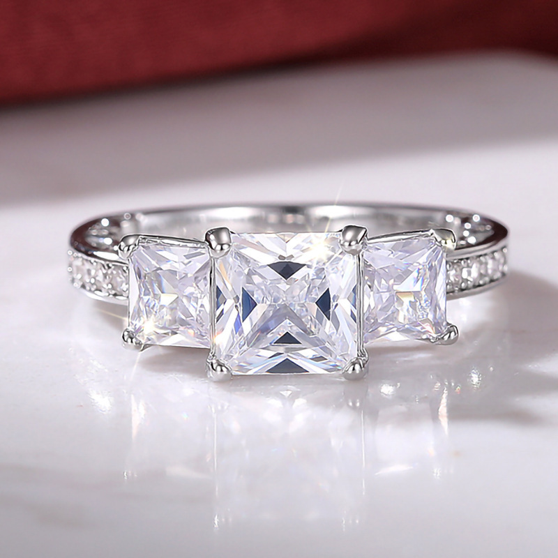 Luxury Synthetic Zircon Three Stone Engagement Ring for Teens
