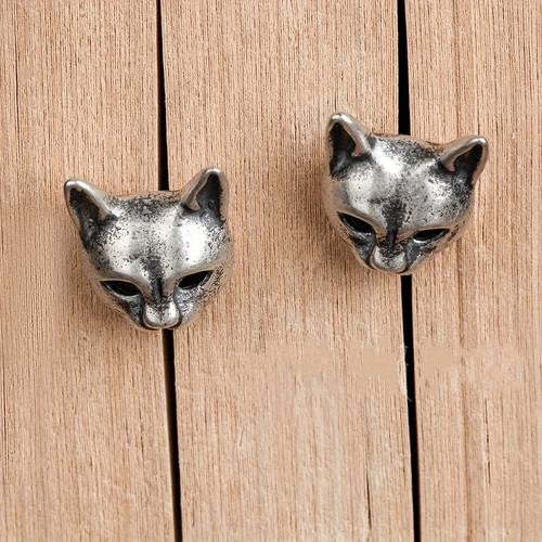 A Set of Vintage-Style Cat Stud Earrings Suitable for Both Men And Women
