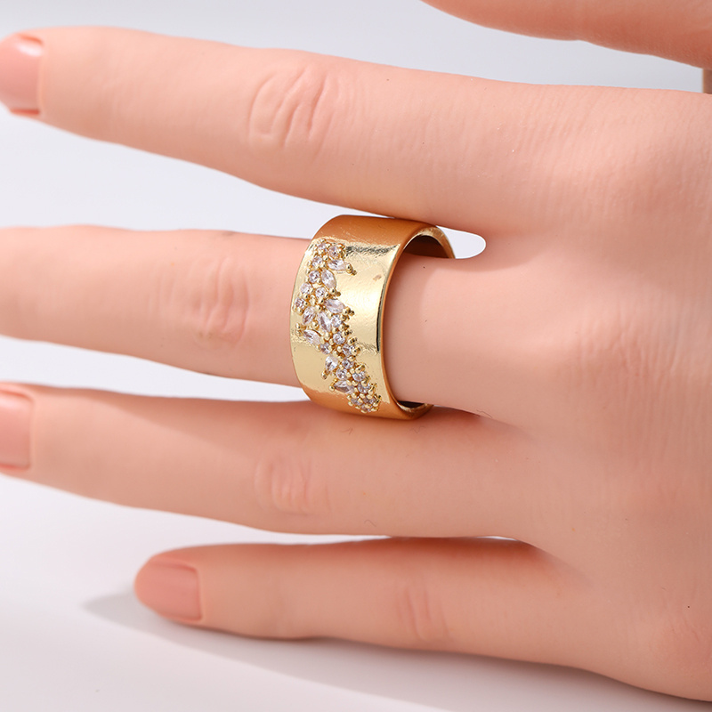 Women's Silvery Wide Face Plant Leaf Pattern Ring, Unique Design