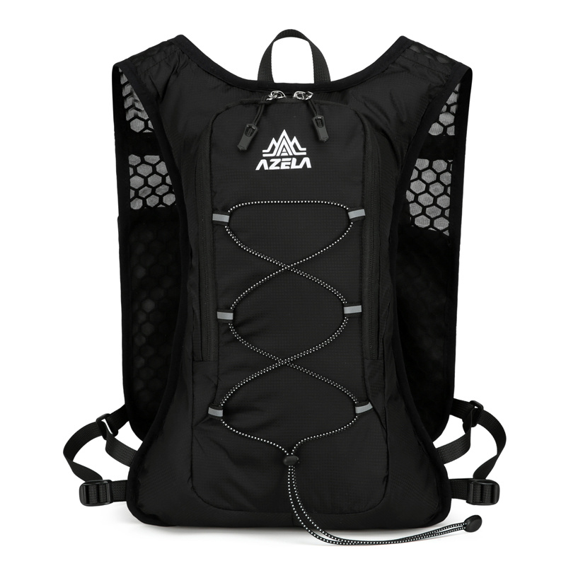 E-shop Eine leichte Outdoor-Sporttasche, die für die Bequemlichkeit konzipiert wurde, mit reflektierenden Elementen für die Nachtsichtbarkeit. Dieser